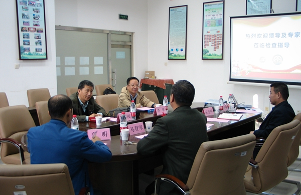 與華北科技學院相關(guān)領(lǐng)導和專家座談 - 副本.JPG