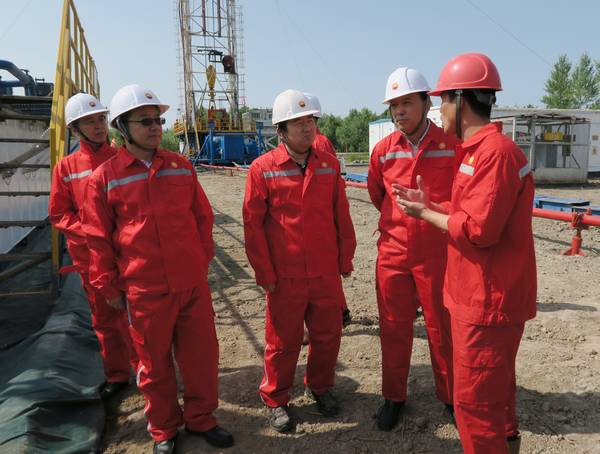 復件 參觀大慶鉆探鉆井二公司尖刀1202鉆井隊施工現(xiàn)場2.JPG