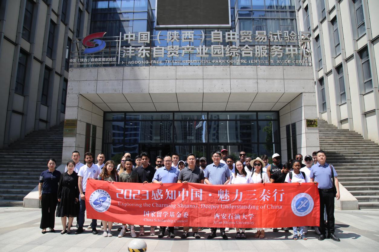 產業(yè)園合影